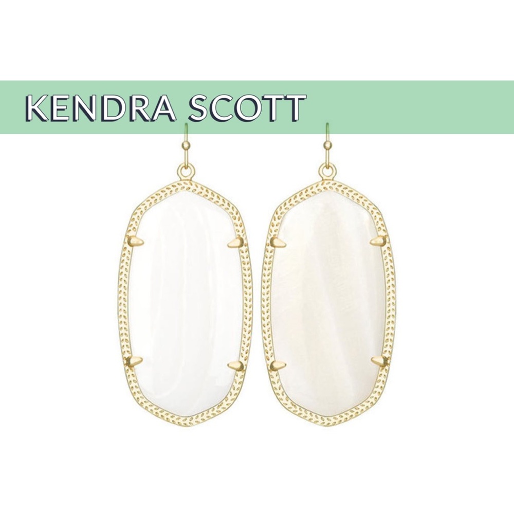 Kendra Scott vintage Danielle Statement Earrings in White pearl